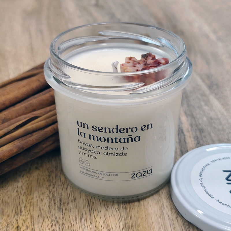 Un sendero en la montaña - Vela aromática artesanal